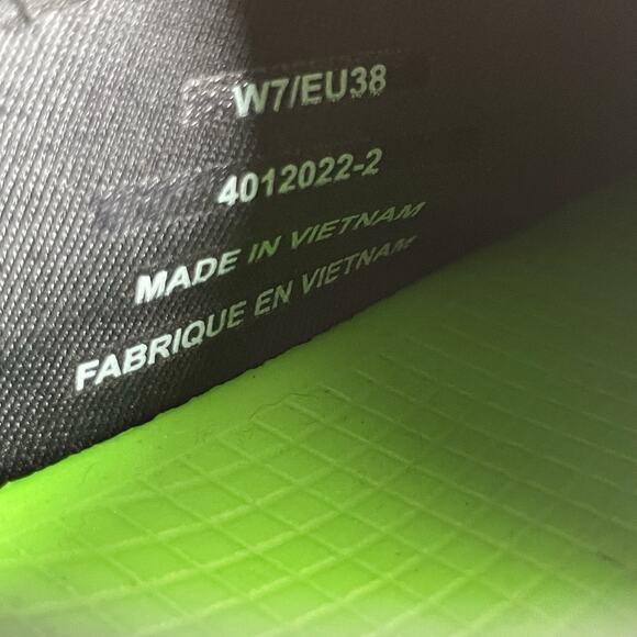 OOFOS OOmg eeZee Low Women’s 7 Black White Slip On Comfort Recovery Shoes GUC - Picture 9 of 9